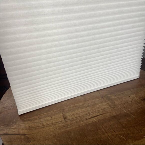 New with hardware Simply cordless cellular shade 23.5” wide 34” long - Picture 4 of 6